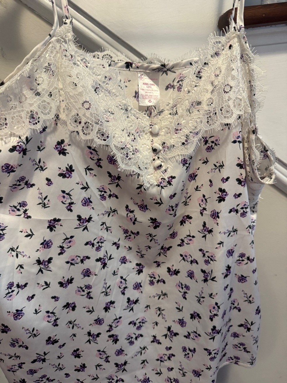 No Boundaries White Floral Lace-Trim Cami with Purple Print